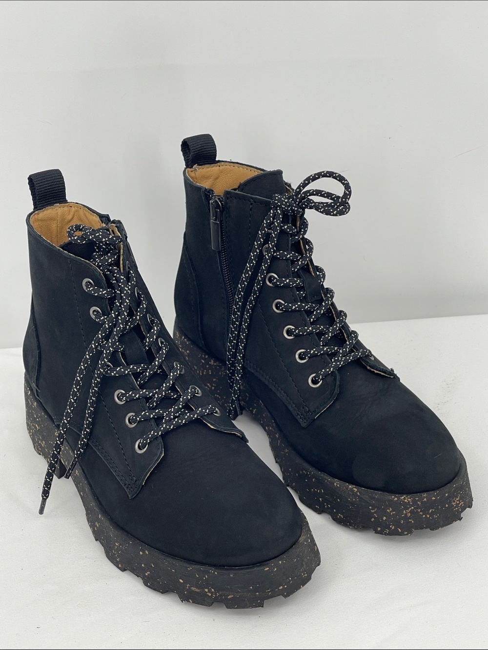 OTBT  LEATHER WOMENS 7M  Black Lace-Up Platform Combat Boots with Speckled Sole